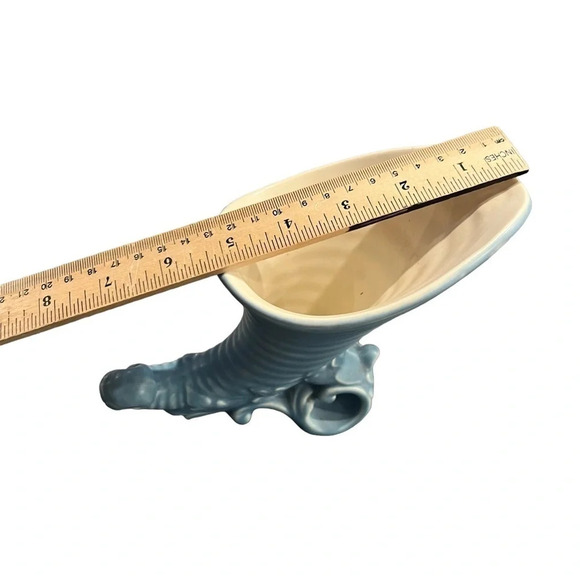 Vintage 1940s American Pottery Blue Cornucopia Vase - Picture 2 of 6